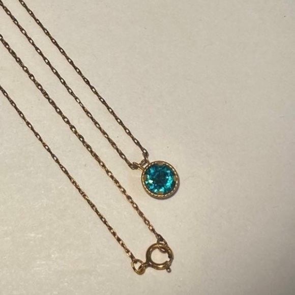 Vintage Solid 10K Gold Pendant necklace. Dainty Gem Pendant on 20” chain. - Picture 9 of 13
